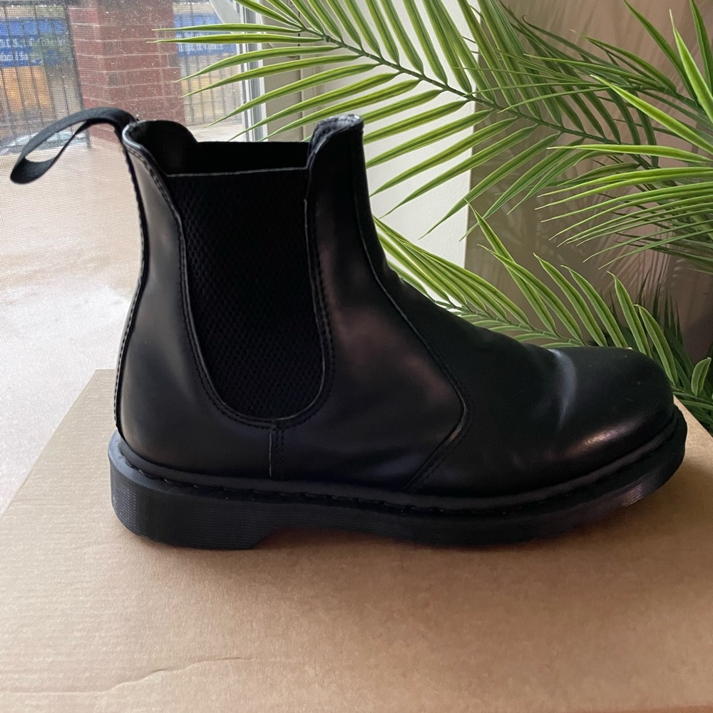 Mens all black Dr. Martens